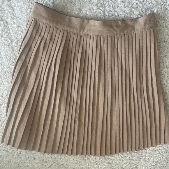 Brand new WD-NY mini skirt pleaded beige size large - Picture 3 of 4